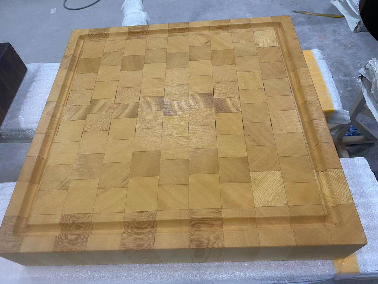 End Grain - Reversible 18"L x 18"W x 3"T Cutting/Carving/Chopping/Serving Board